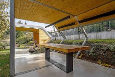 Nejen prací hlavou aneb interim hand made wooden table